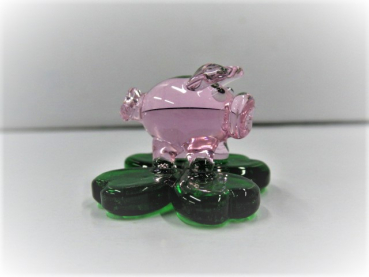 Glasschwein auf Kleeblatt